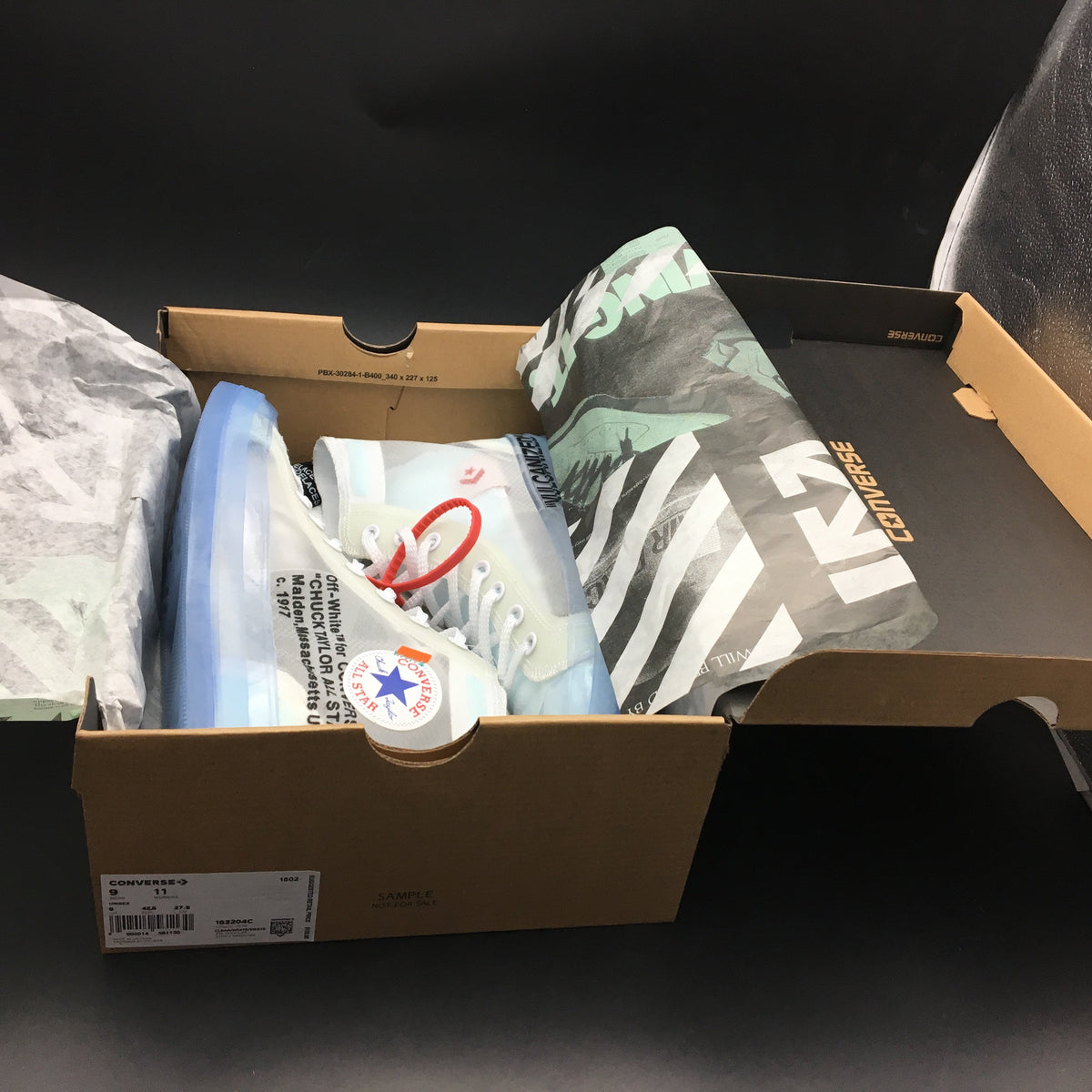 White converse outlet in box